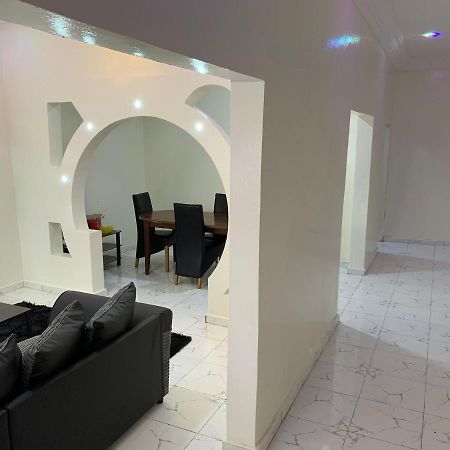 Matano Guest House Brikama Bagian luar foto